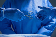 forceps-please-closeup-shot-group-surgeons-working-patient-operating-room-1